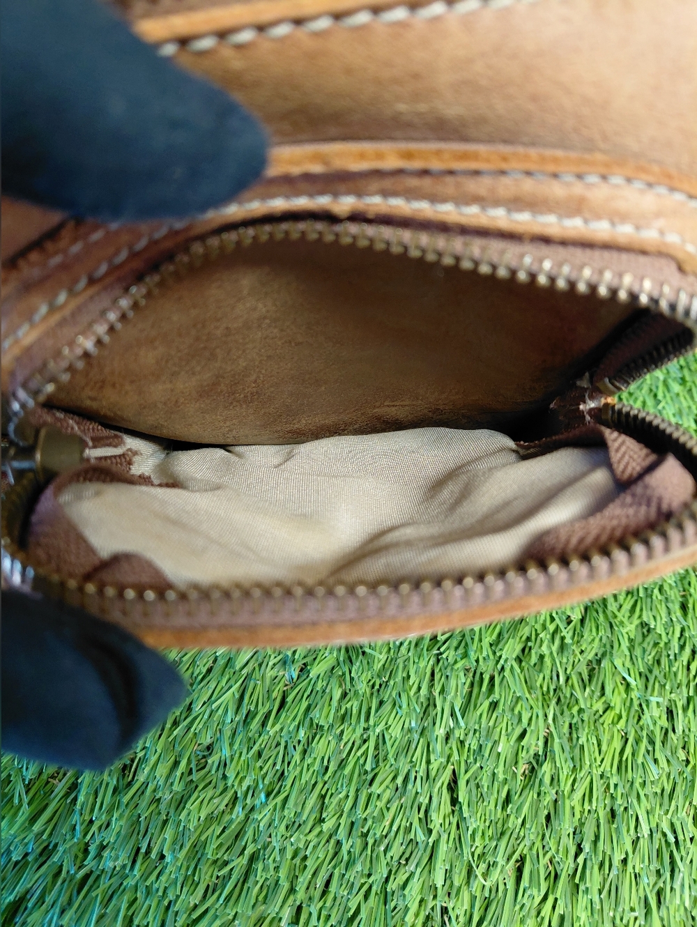 Roots Brown Leather Villager Tribe Crossbody Bag Satchel Brown Made In Canadá - Picture 6 of 15